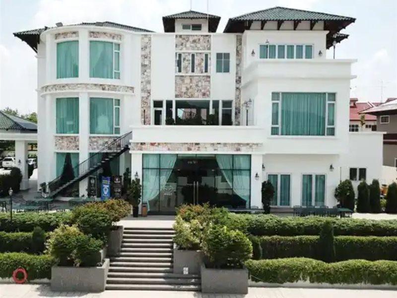 Hotel Casa Bianca Keluang Zewnętrze zdjęcie