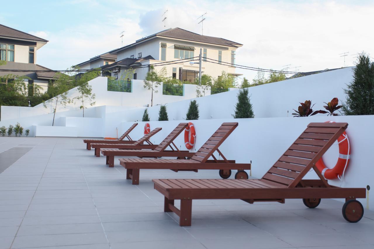 Hotel Casa Bianca Keluang Zewnętrze zdjęcie