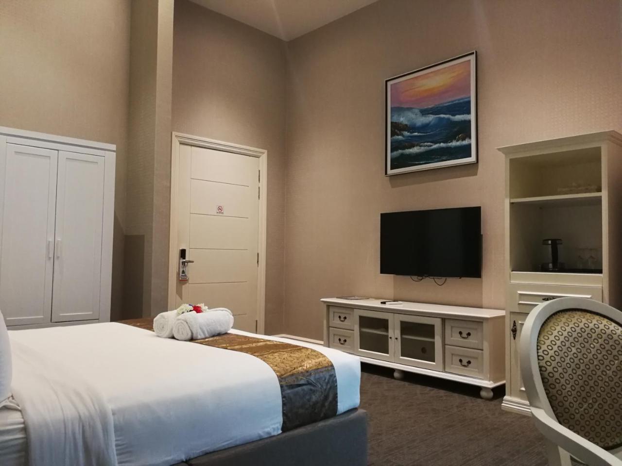 Hotel Casa Bianca Keluang Zewnętrze zdjęcie