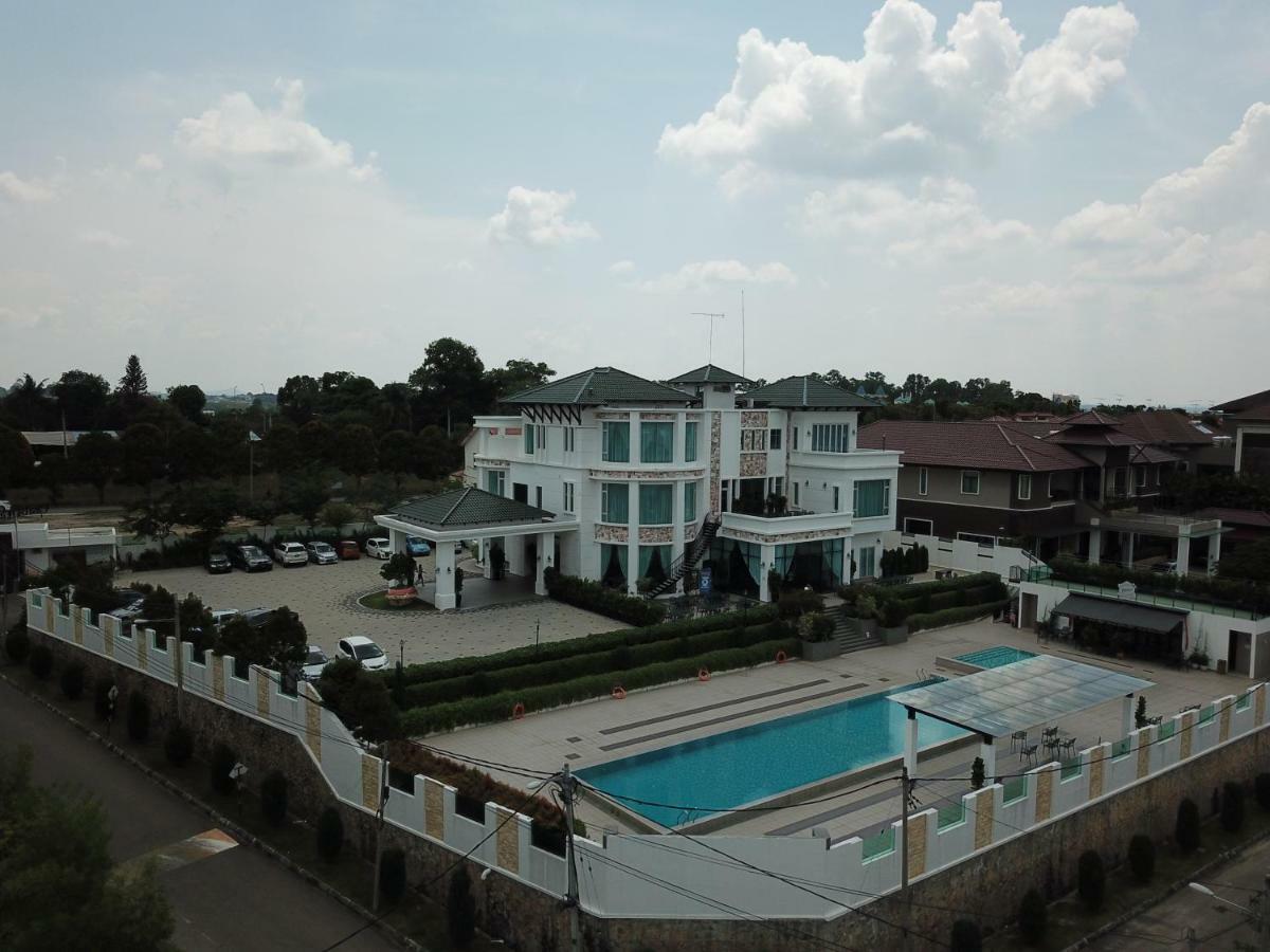 Hotel Casa Bianca Keluang Zewnętrze zdjęcie