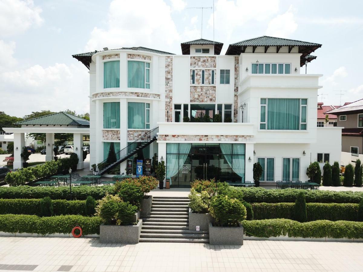 Hotel Casa Bianca Keluang Zewnętrze zdjęcie