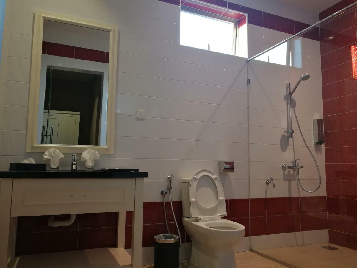 Hotel Casa Bianca Keluang Zewnętrze zdjęcie
