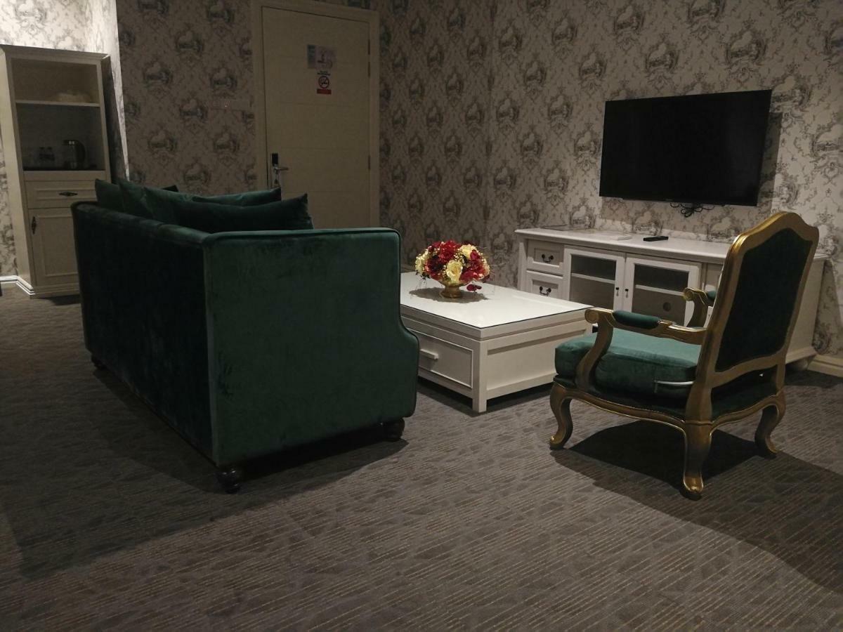 Hotel Casa Bianca Keluang Zewnętrze zdjęcie